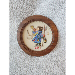 MJ Hummel 1972 2nd Annual Plate hand paint child ceramic plate and wooden frame